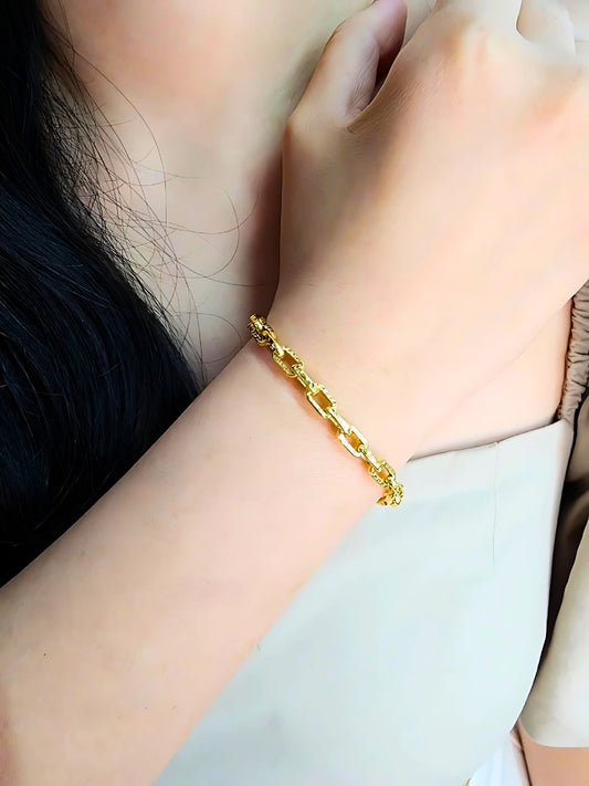 916 Gold Link with love Bracelet