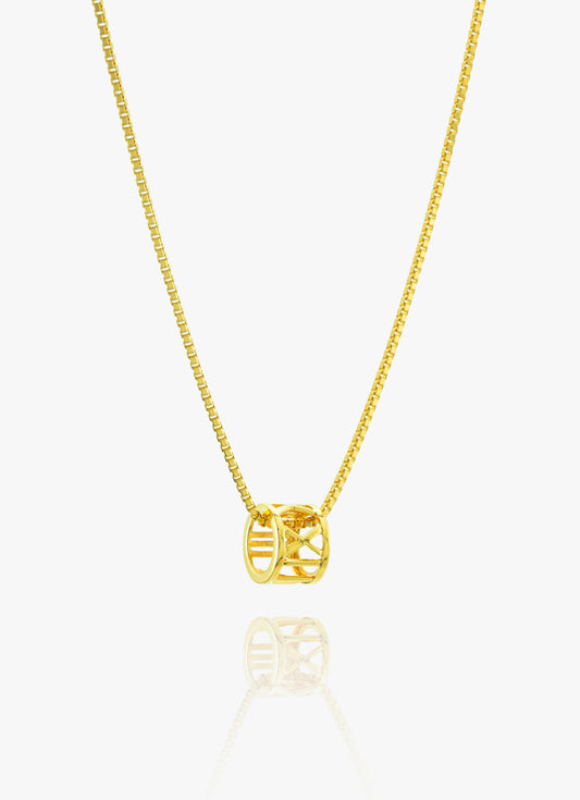 916 Gold Round Roman Pendant