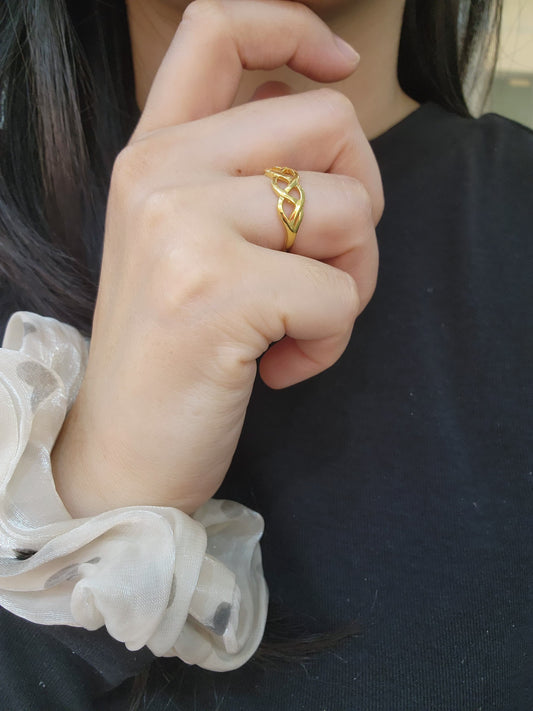 916 Gold Infinity Ring